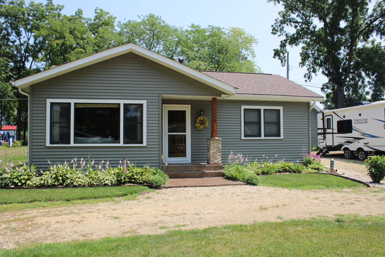Property Photo: 1420 Blodgett Lane WI 53115