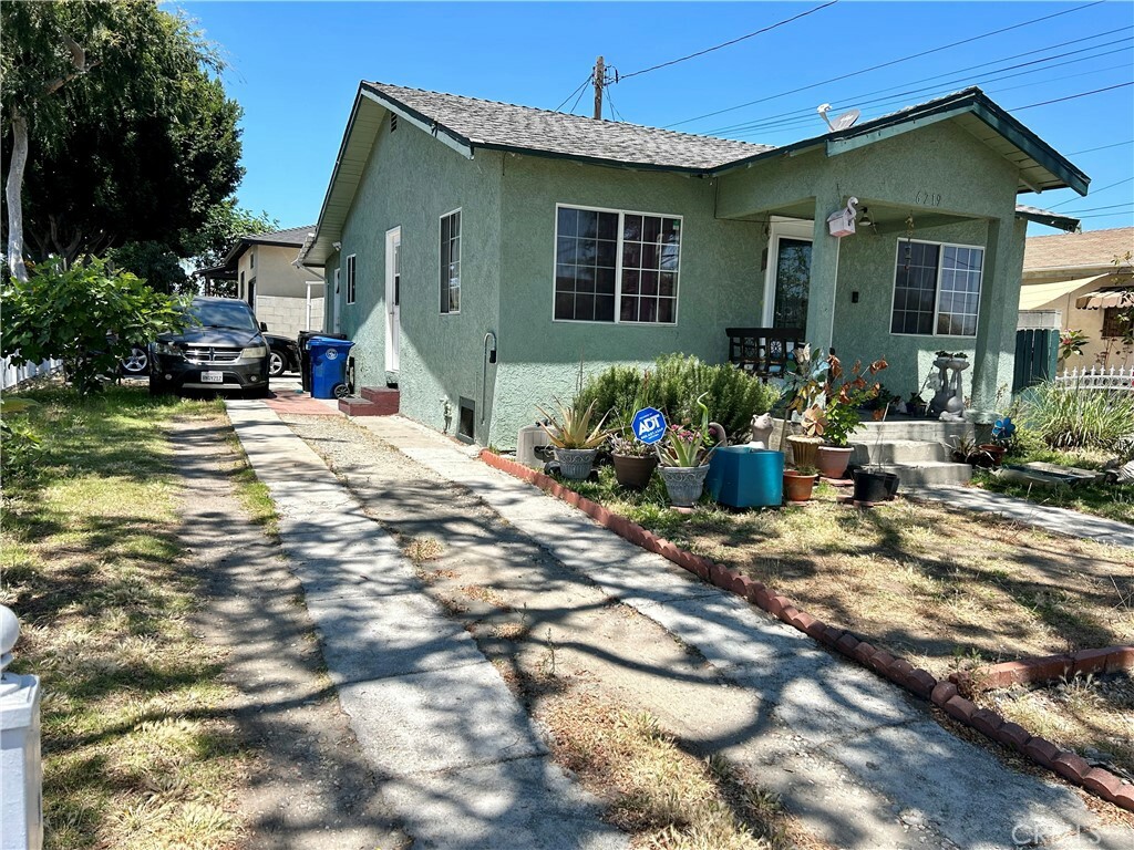 Property Photo:  6719 Vinevale Avenue  CA 90201 