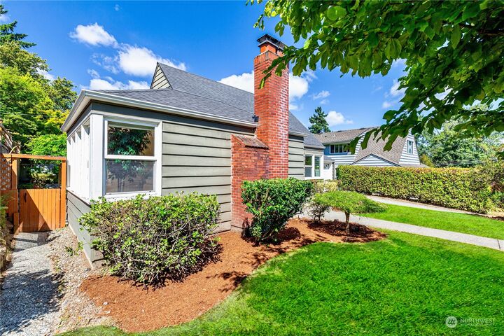 Property Photo:  5147 46th Avenue NE  WA 98105 