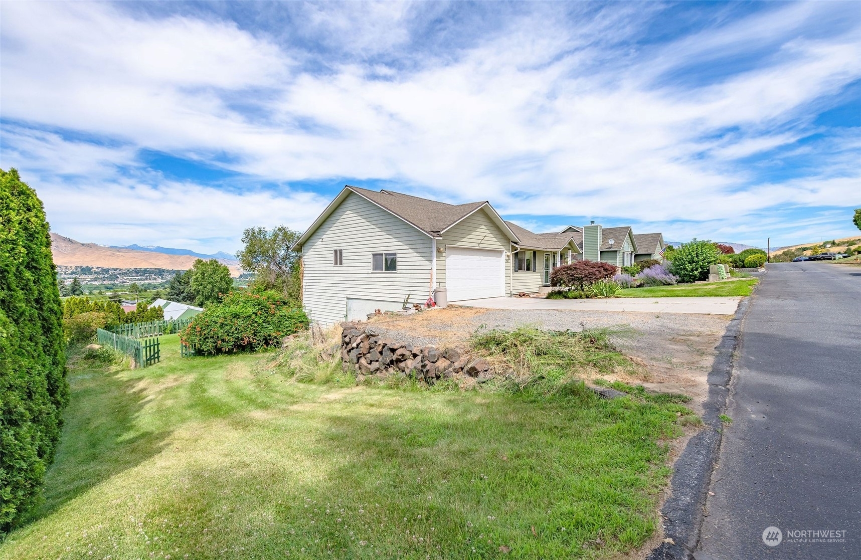 Property Photo:  2707 Angel Lane  WA 98802 