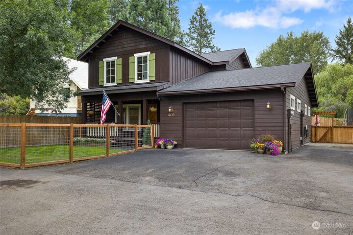 Property Photo: 408 W 2nd Street WA 98922