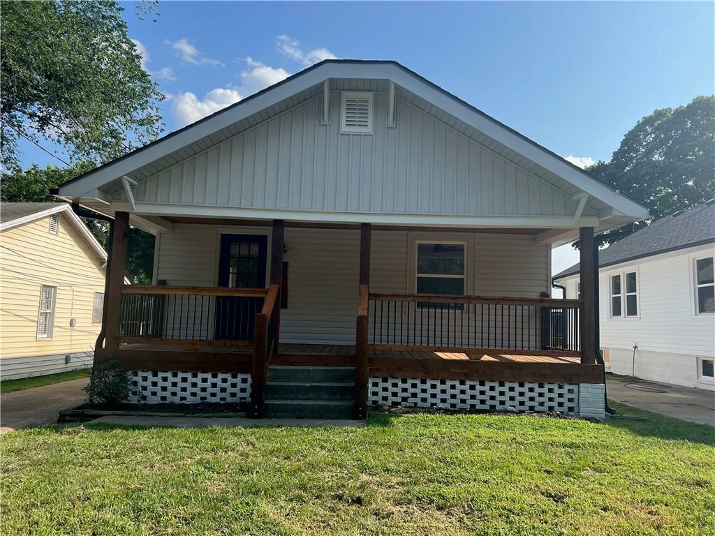 Property Photo: 2113 E 26th Avenue MO 64116