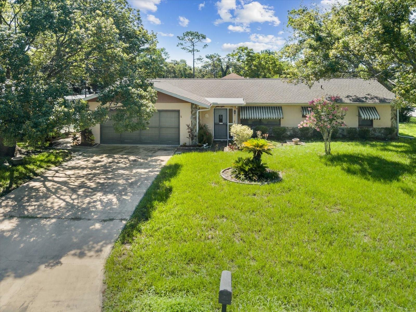 Property Photo:  1492 Waterfall Drive  FL 34608 