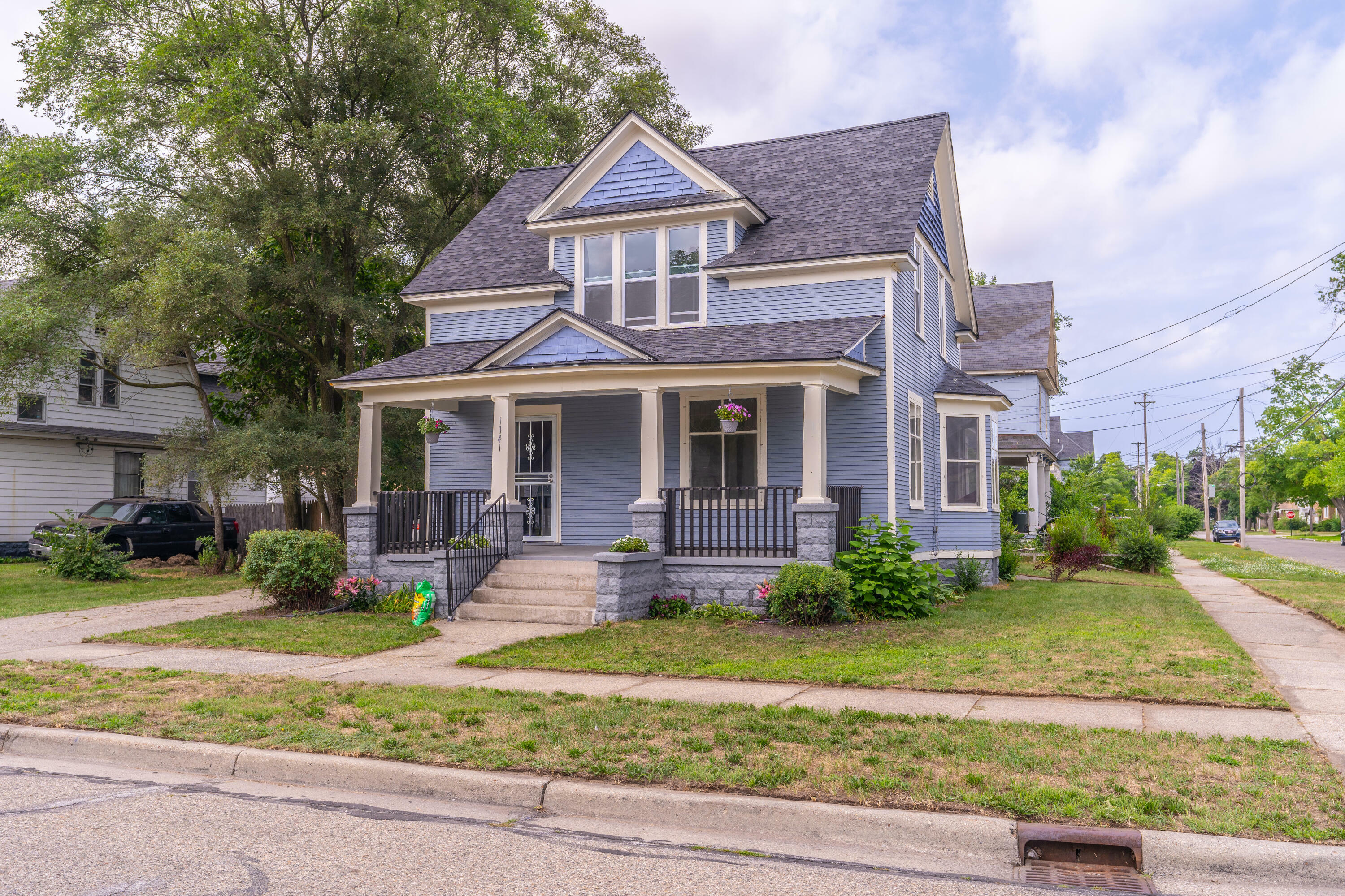 Property Photo:  1141 Pine Street  MI 49442 