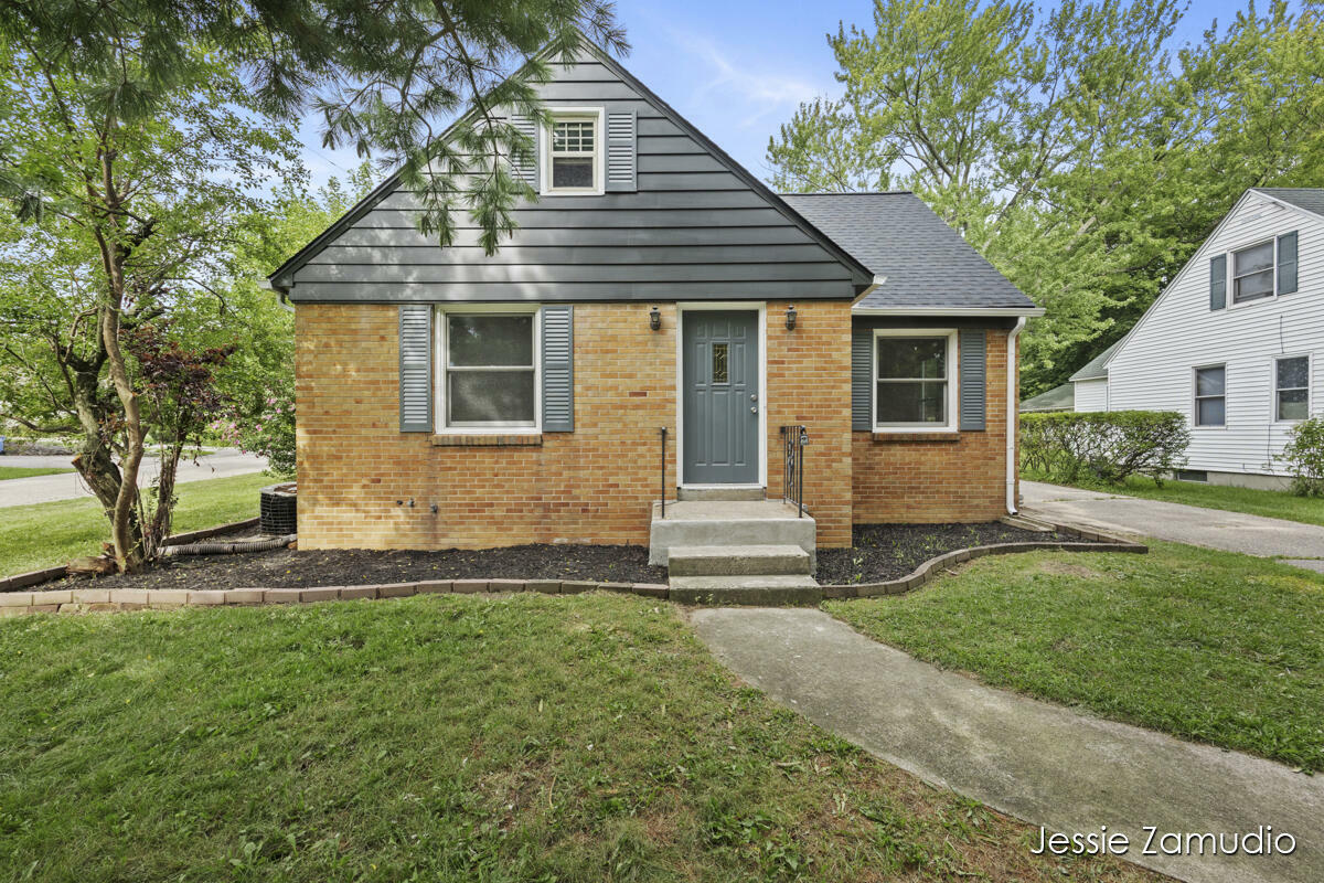 Property Photo:  3373 Newcastle Drive SE  MI 49508 