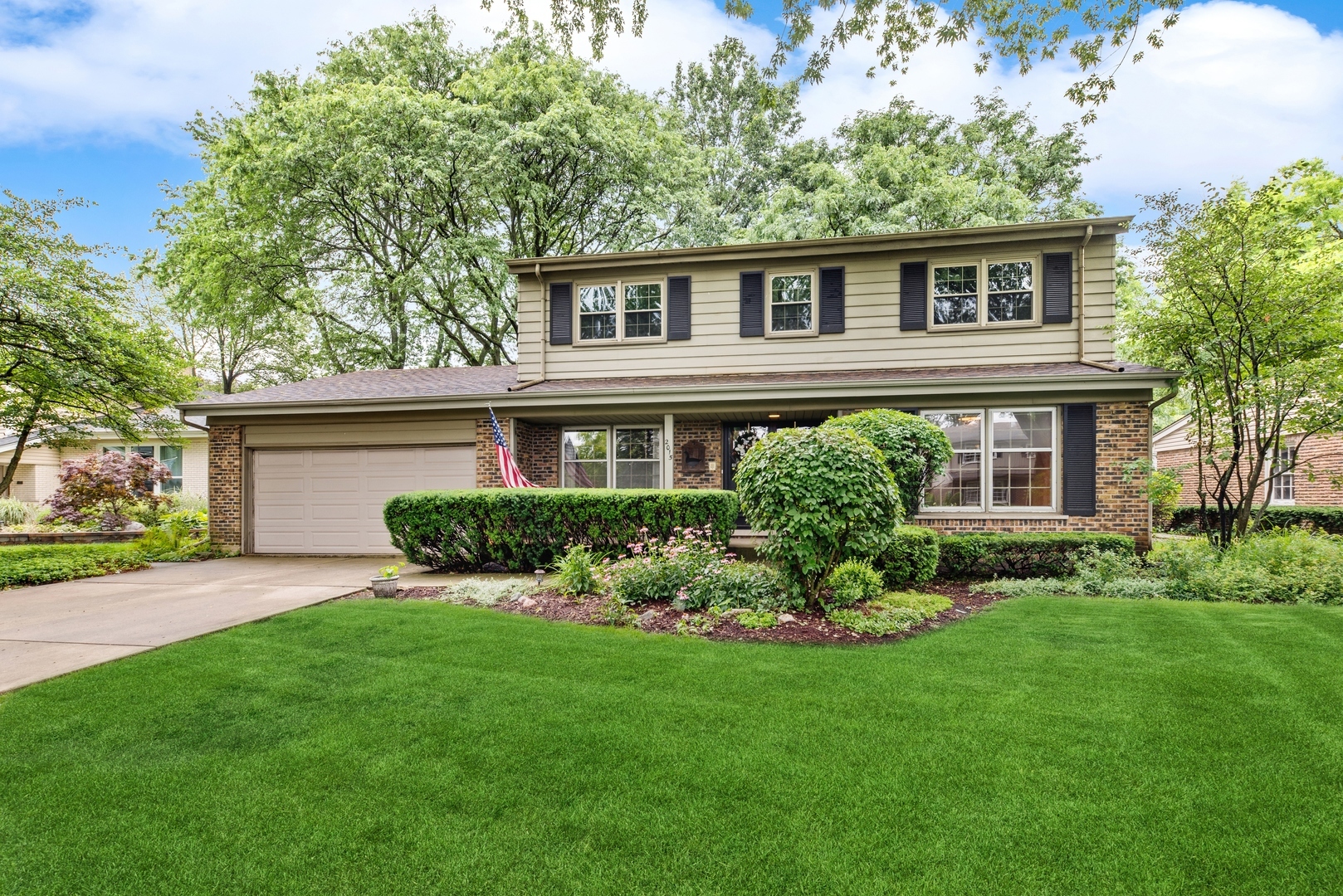 2015 E Rosehill Drive  Arlington Heights IL 60004 photo