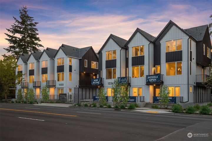 Property Photo: 13333 D Greenwood Avenue N WA 98133