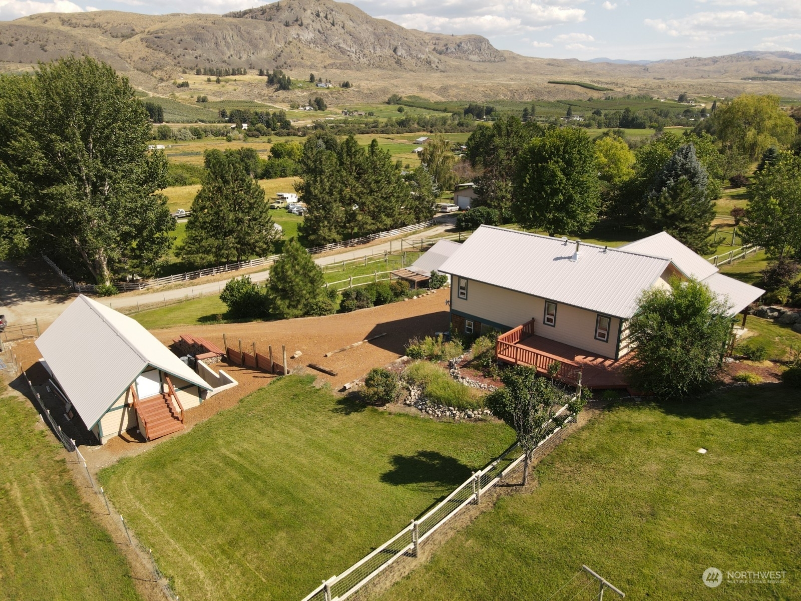 Property Photo:  851 D Highway 7 D  WA 98855 