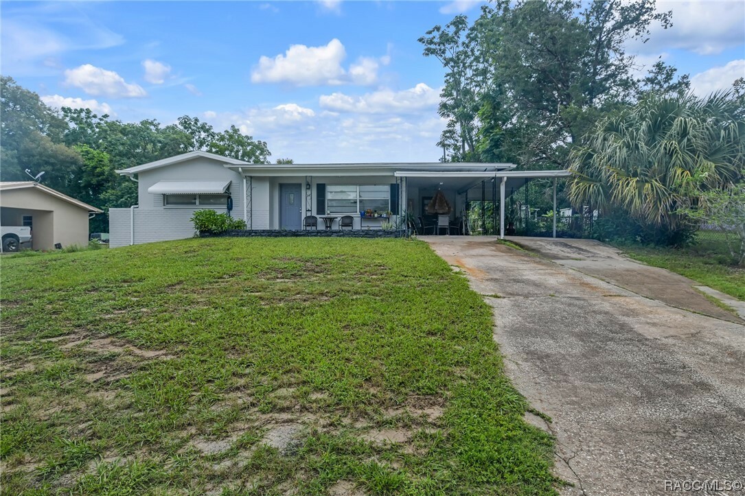 Property Photo:  22 N Tyler Street  FL 34465 