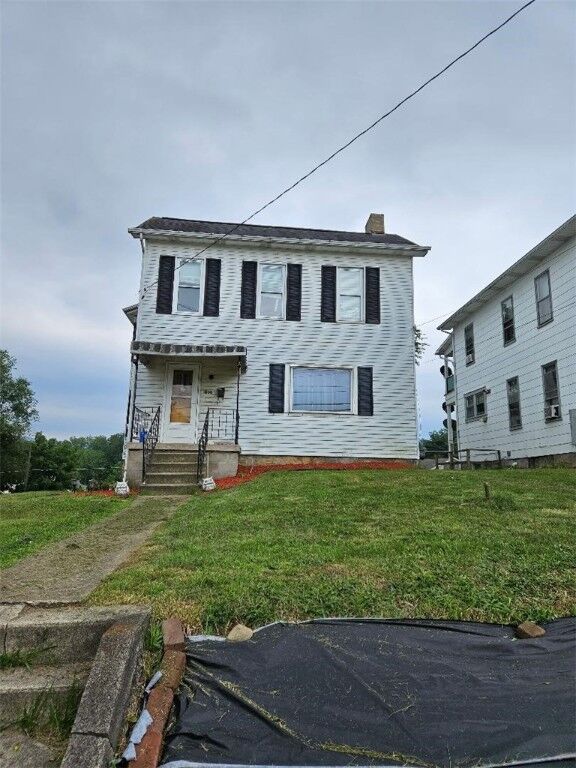 Property Photo: 1309 W Crawford Ave PA 15425