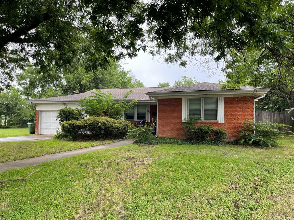 Property Photo: 206 Turtle Creek Drive TX 76010