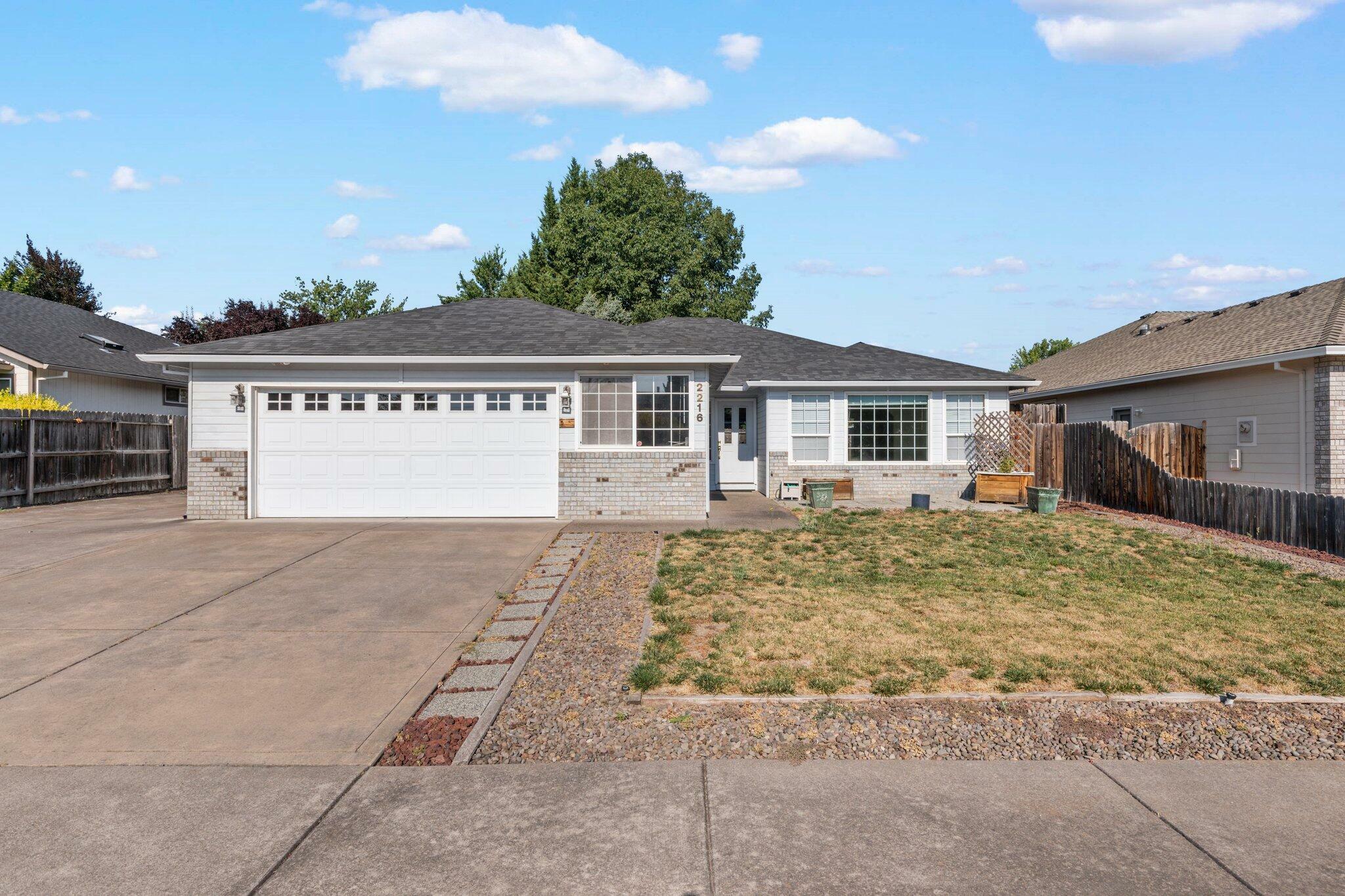 Property Photo:  2216 Martin Drive  OR 97501 