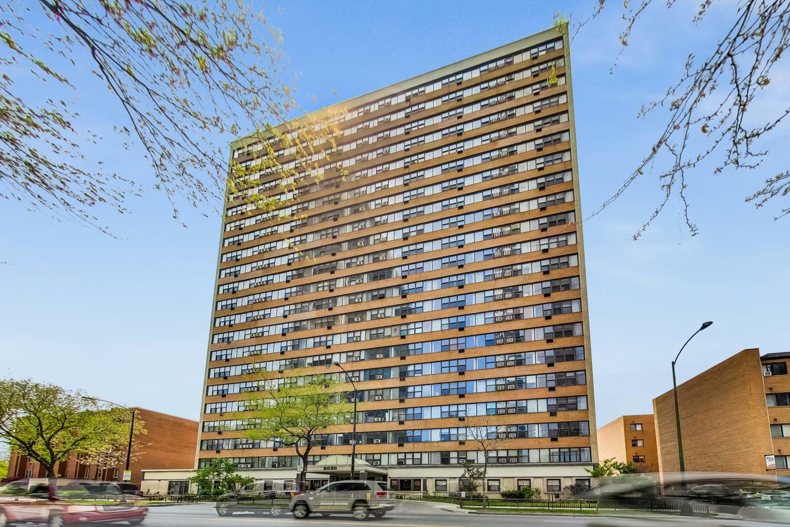 Property Photo: 6030 N Sheridan Road 1905 IL 60660