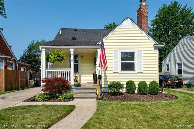 Property Photo:  910 Hoffman Avenue  MI 48067 