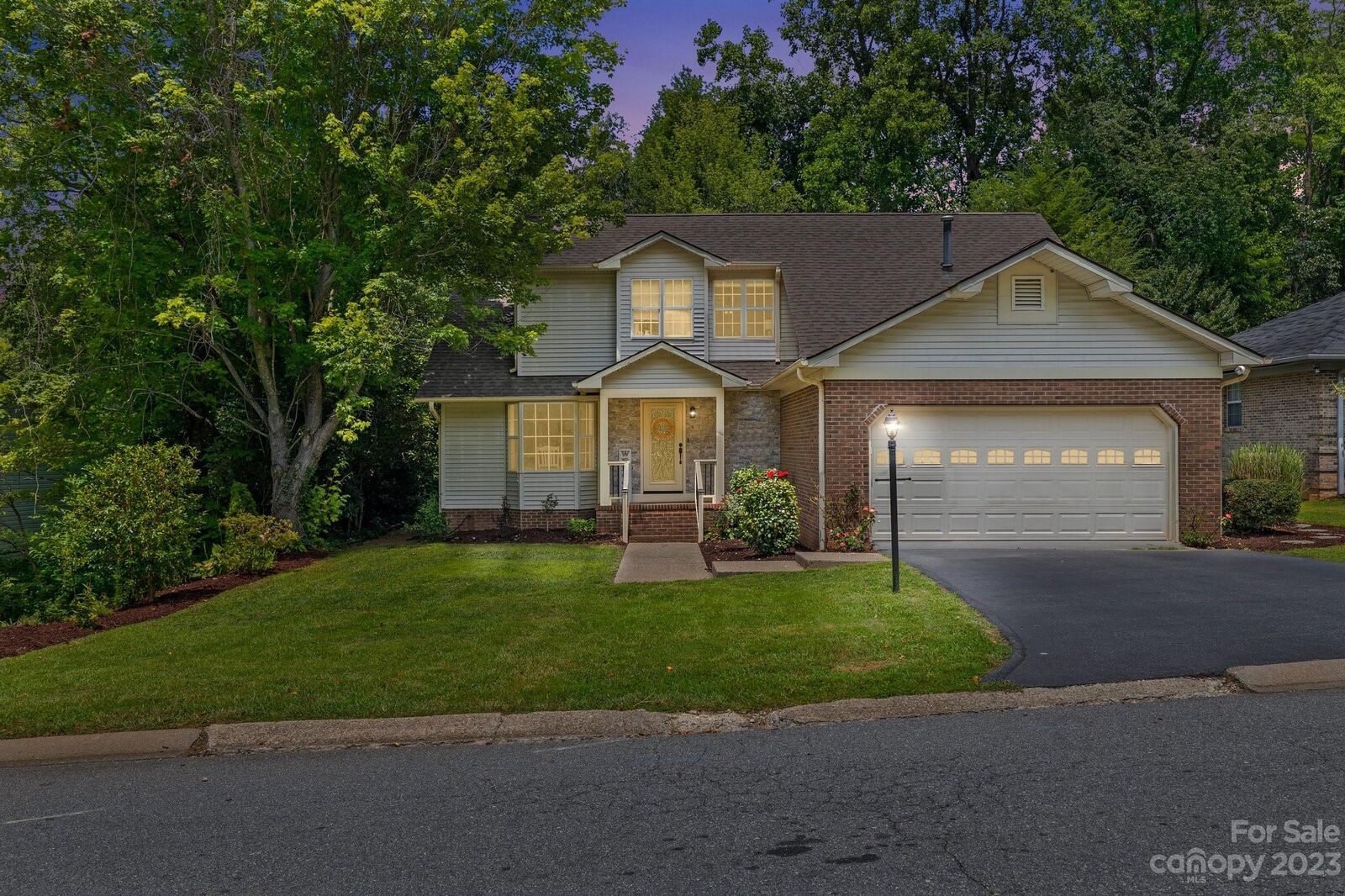 Property Photo: 22 Park Avenue NC 28803