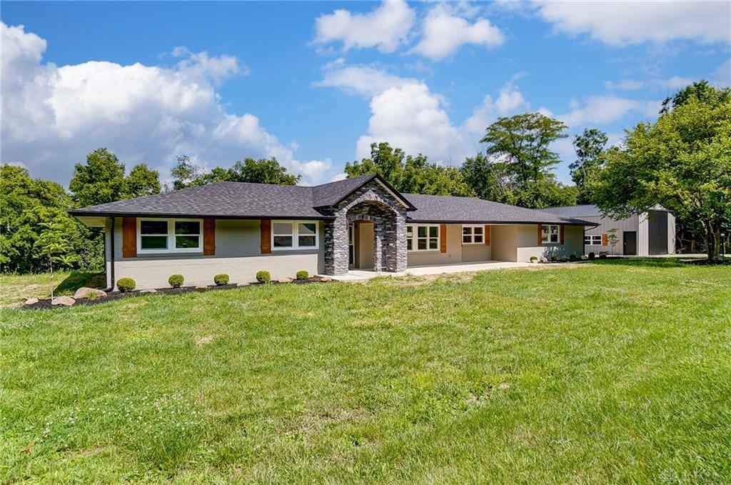 Property Photo: 410 Valleyview Drive OH 45322