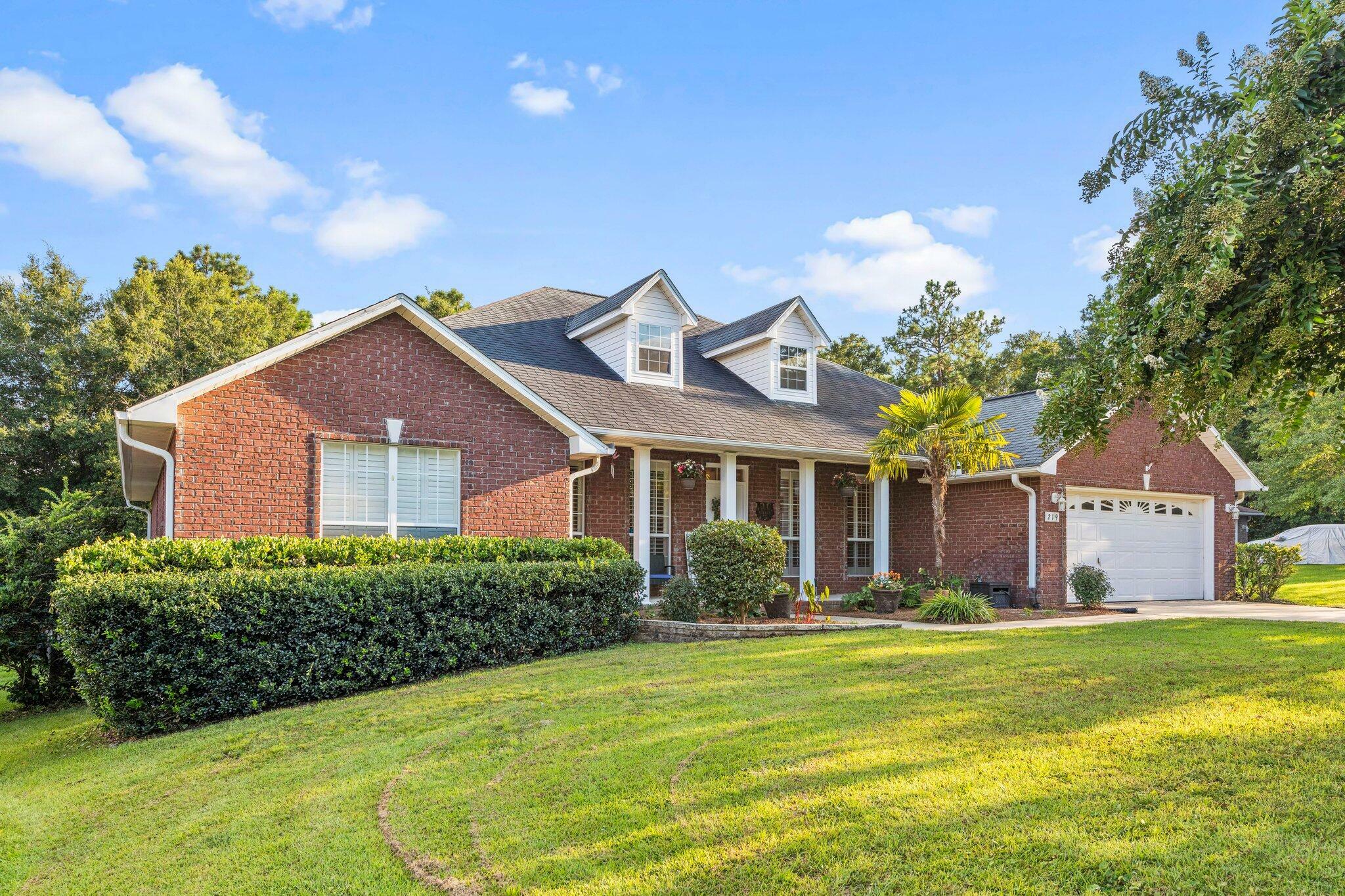 Property Photo: 219 Foxchase Way Way FL 32536