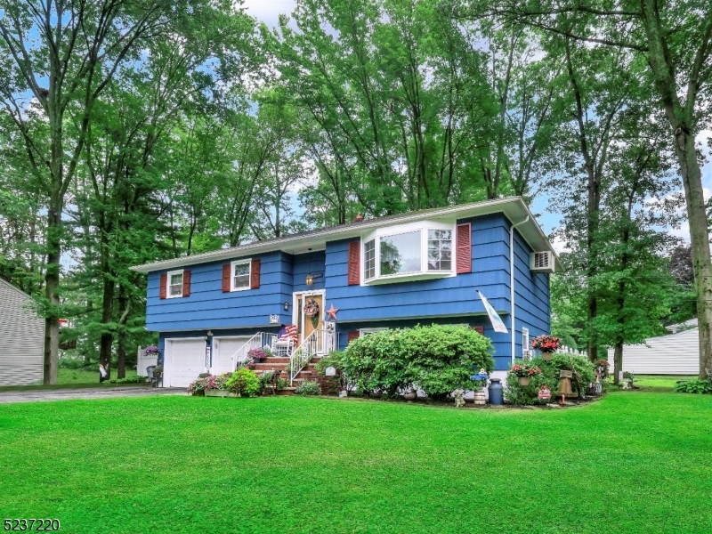 Property Photo:  2 Arnold Ct  NJ 07444 