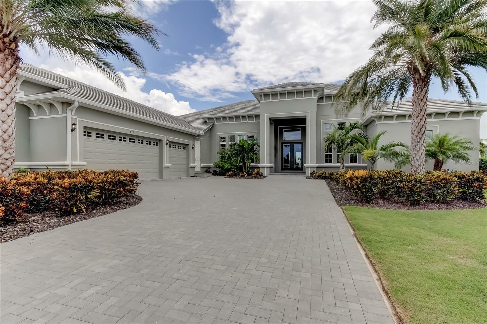 Property Photo:  819 Manns Harbor Drive  FL 33572 