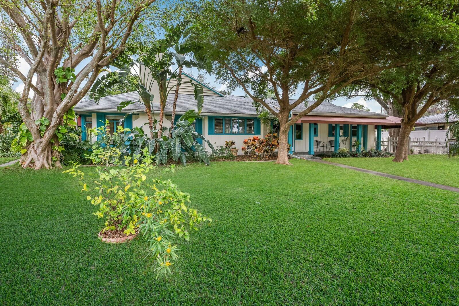 Property Photo:  5246 Bay Shore Road  FL 34234 