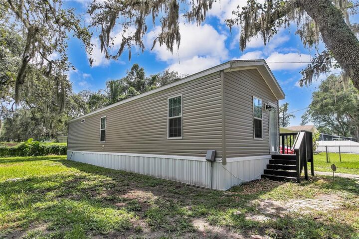 Property Photo: 5306 Hillsborough Circle FL 33610