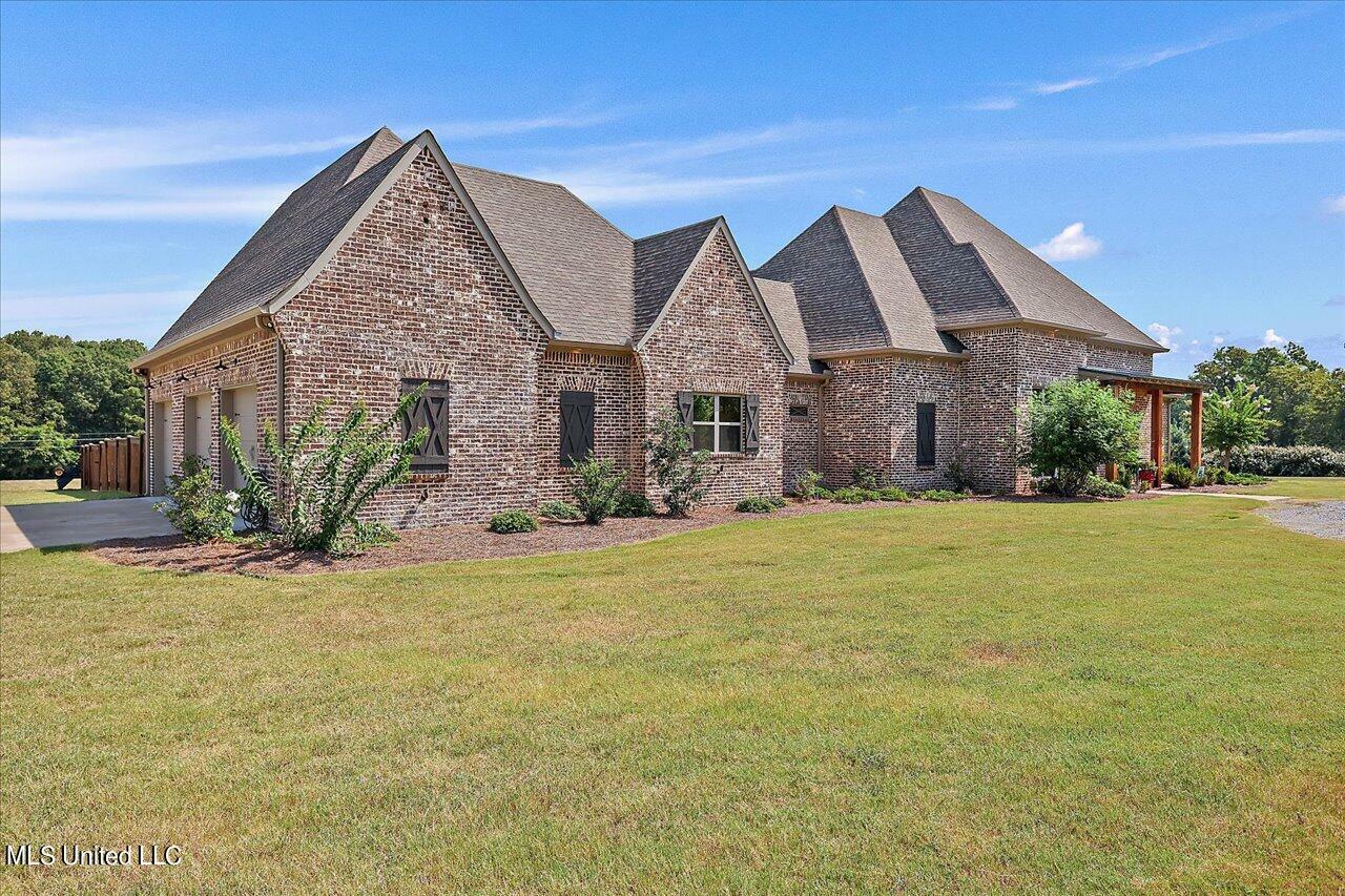 Property Photo: 742 Twelve Oaks Trace MS 39046