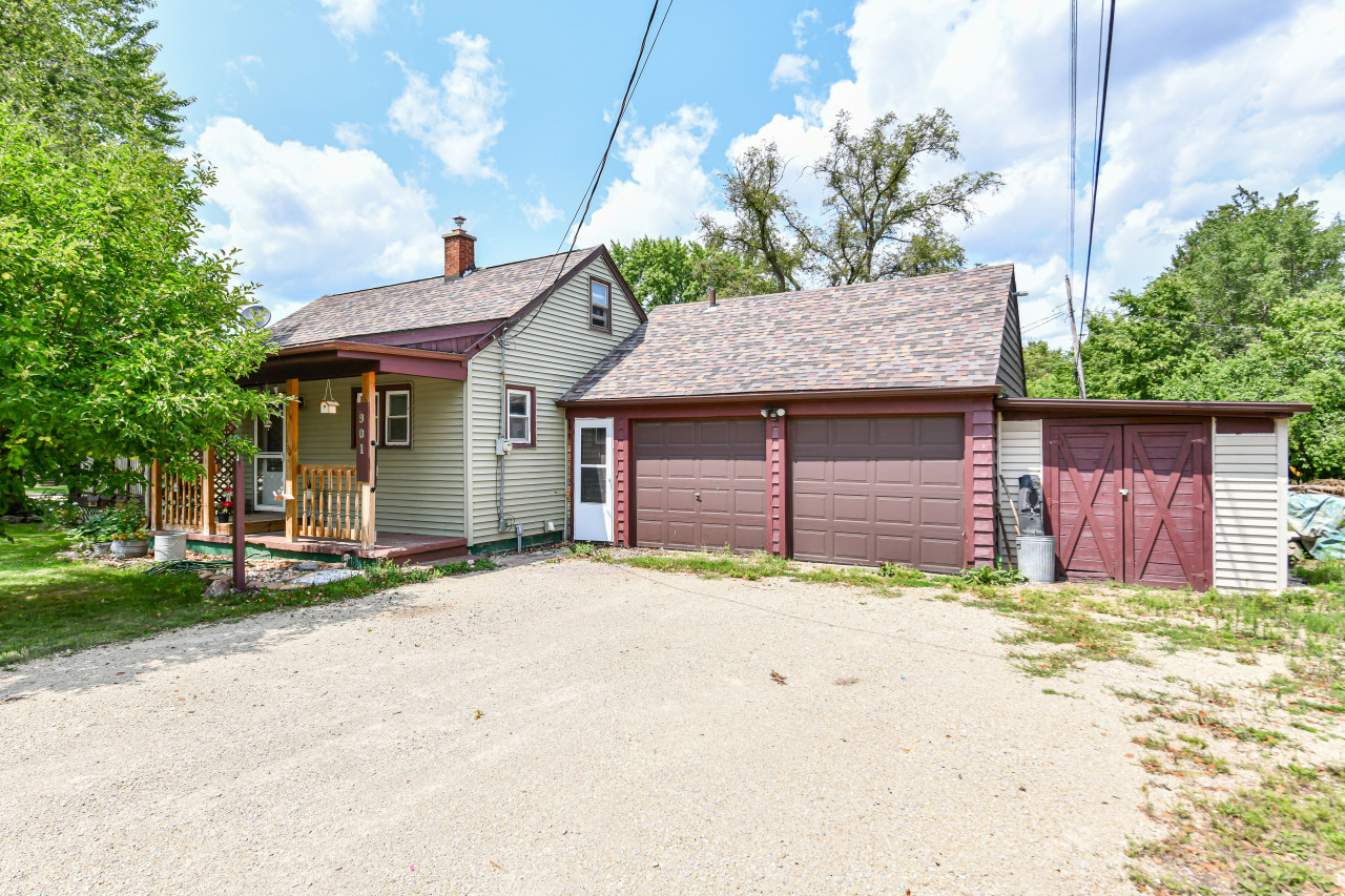 Property Photo:  901 Eddy Ave  WI 53511 