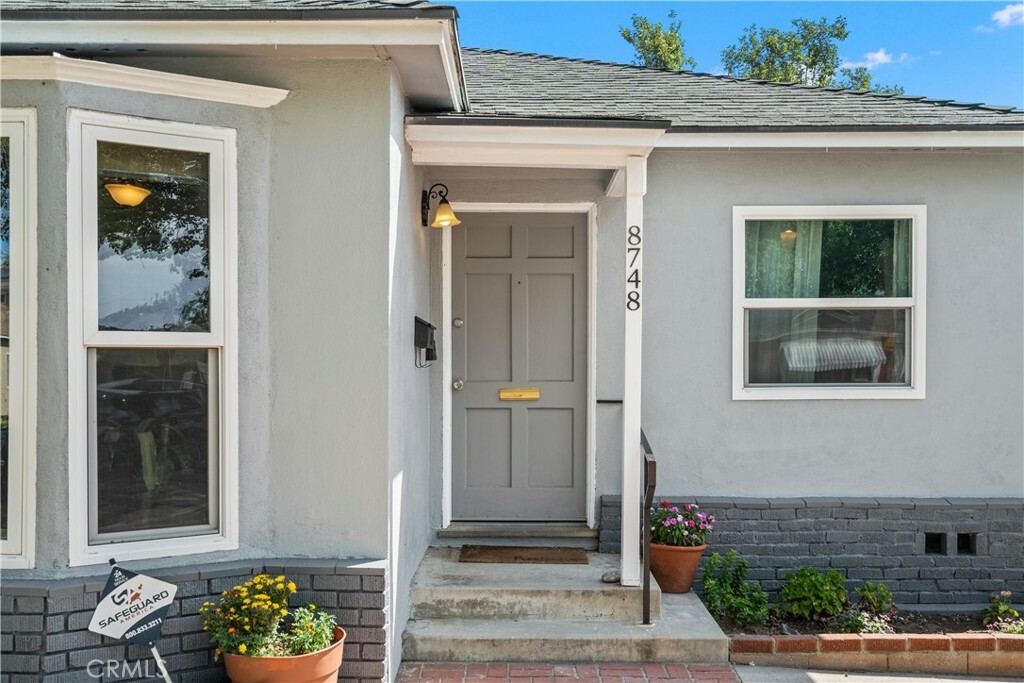 Property Photo:  8748 Sparton Avenue  CA 91331 