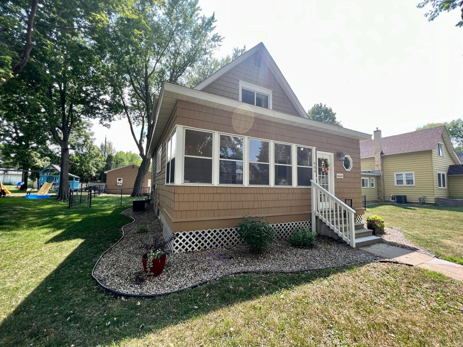 Property Photo: 609 E Broadway Street MN 55060