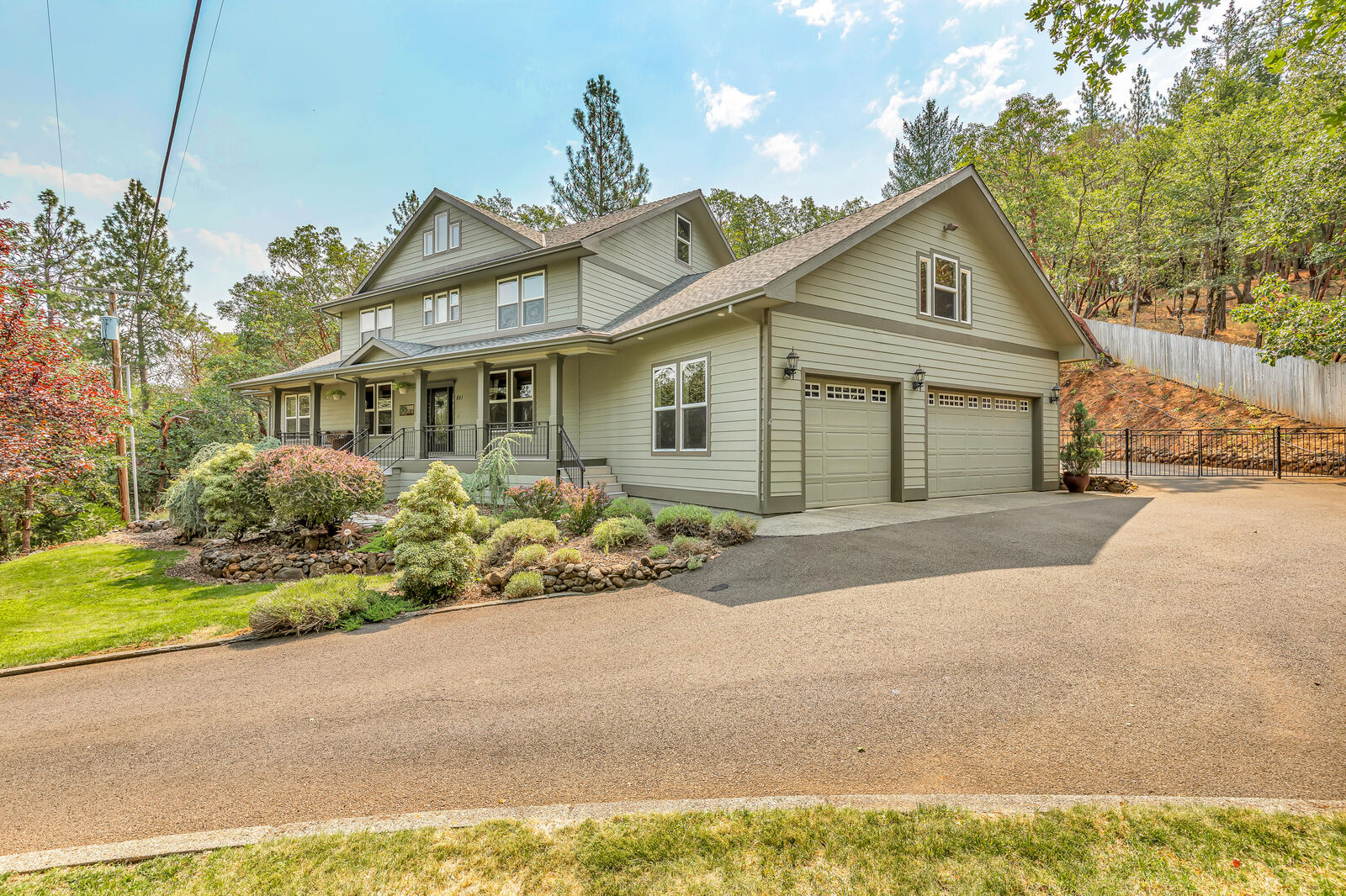 Property Photo:  851 Hill Street  OR 97530 
