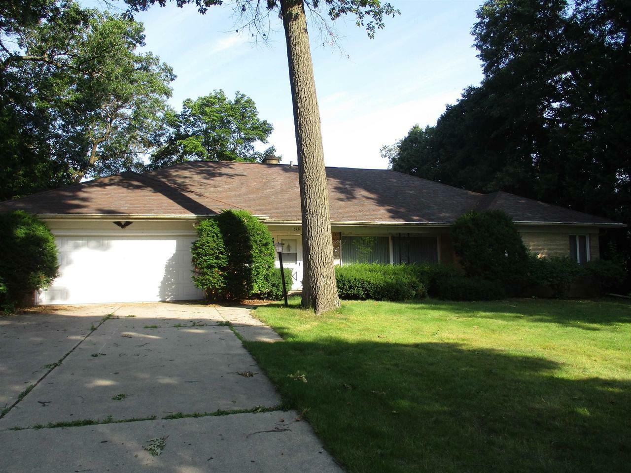 Property Photo:  818 Lake Shore Drive  WI 53916 