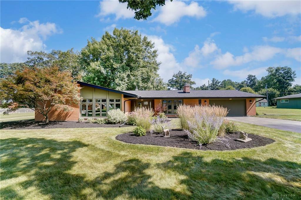 Property Photo: 1045 Oak Lea Drive OH 45373