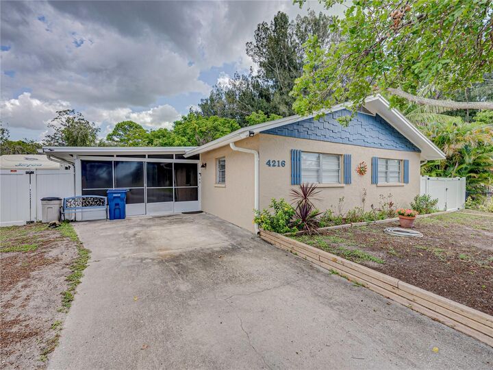 Property Photo: 4216 3rd Avenue W FL 34221