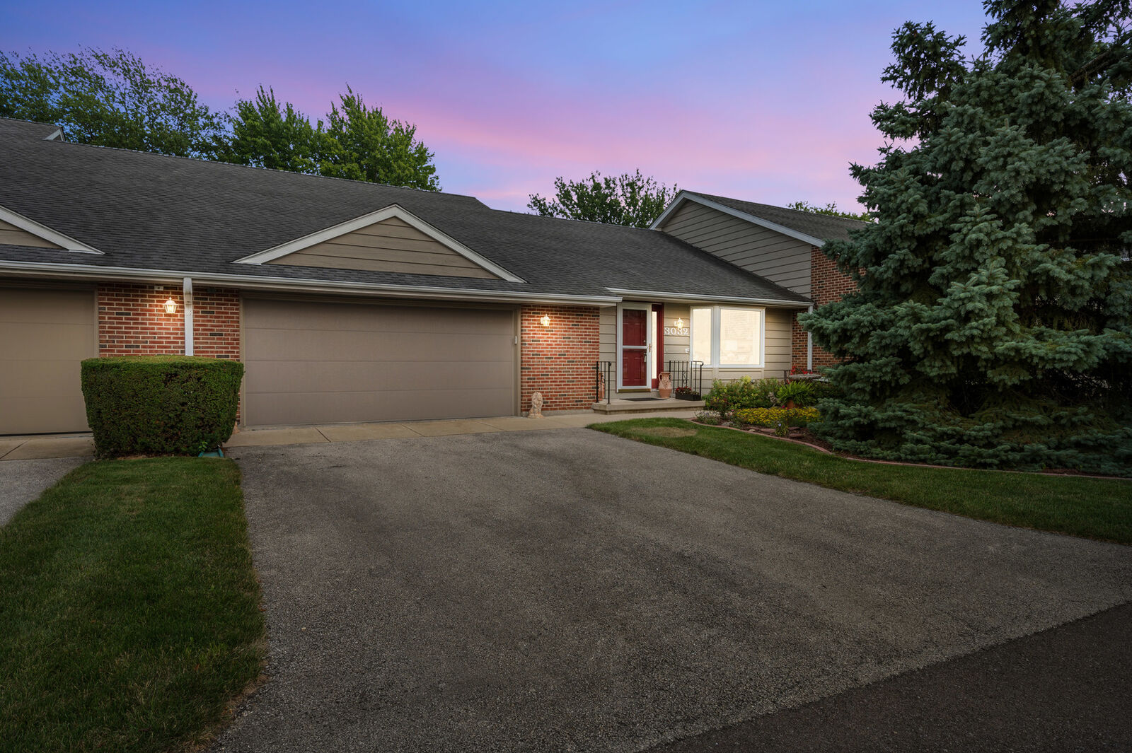 Property Photo: 3032 Fairway Oaks Drive 5 IL 60115