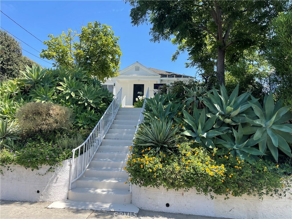 Property Photo:  916 N Bonnie Brae Street  CA 90026 