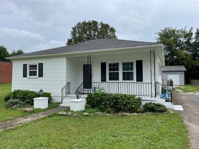 Property Photo: 103 Poplar St N TN 37318