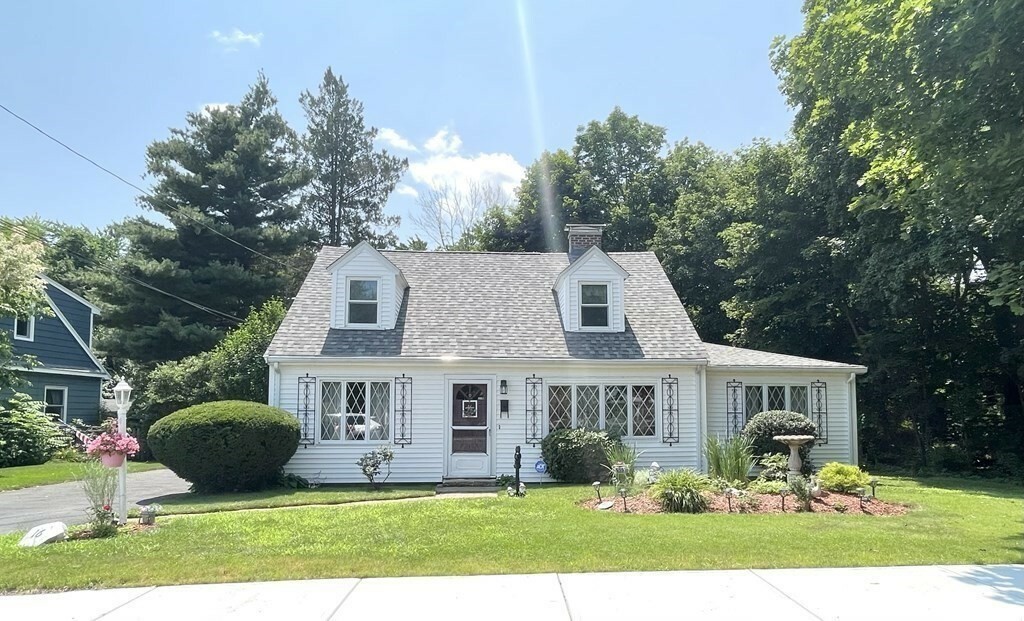 Property Photo:  16 Alandale Parkway  MA 02062 