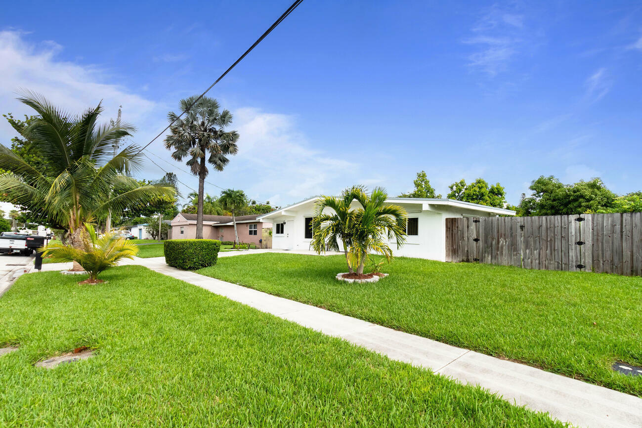 Property Photo: 6129 Hogan Creek Road FL 33063