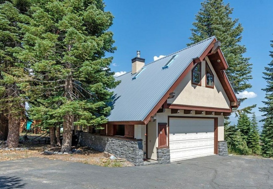 Property Photo: 14291 Skislope Way CA 96161