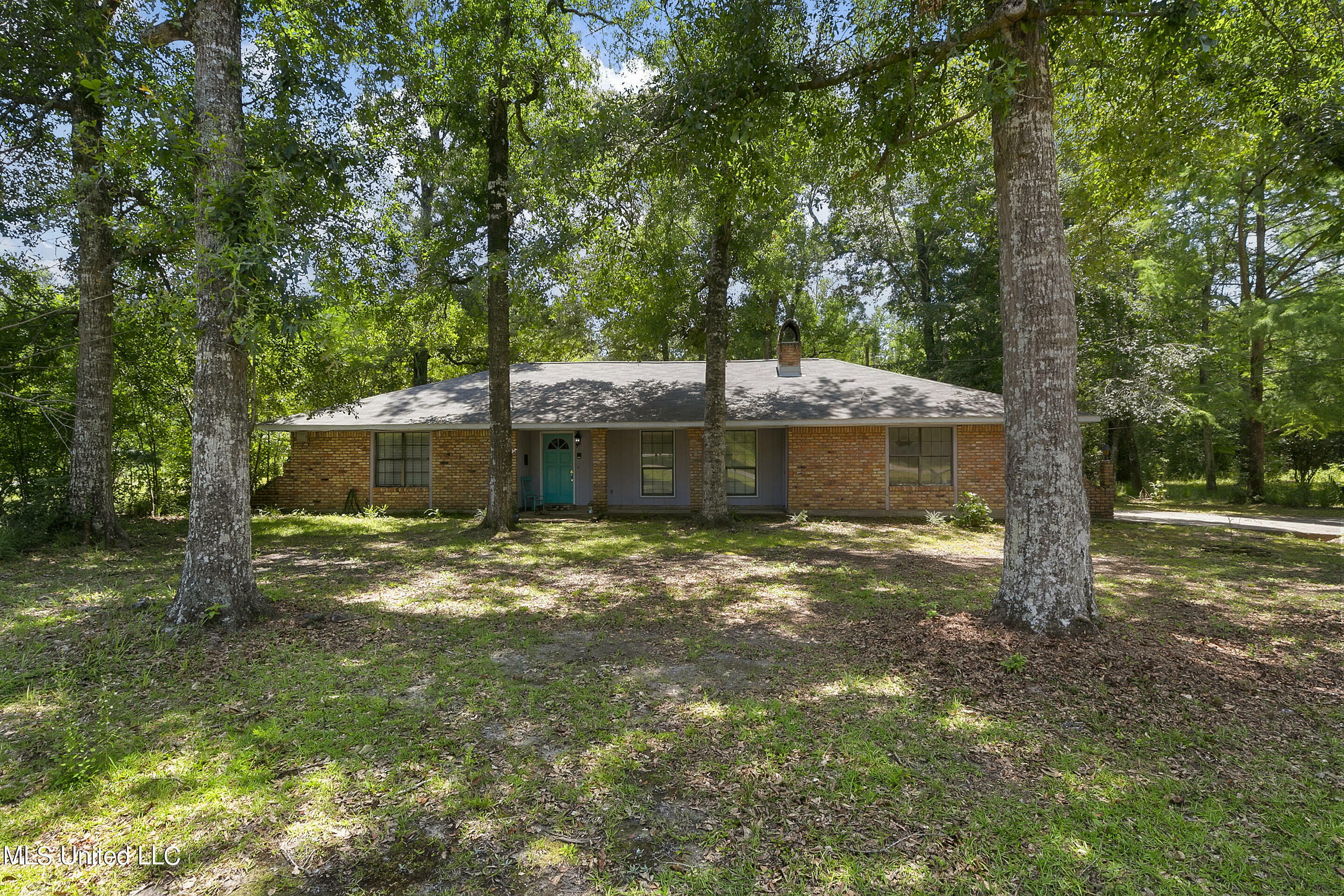 Property Photo: 123 Tennyson Cv Cove MS 39466