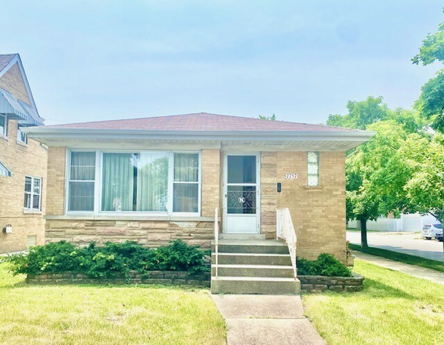 Property Photo: 7757 W Rascher Avenue IL 60656