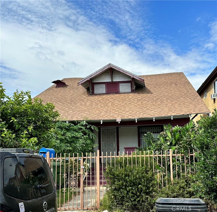 Property Photo:  215 W 60th Street  CA 90003 