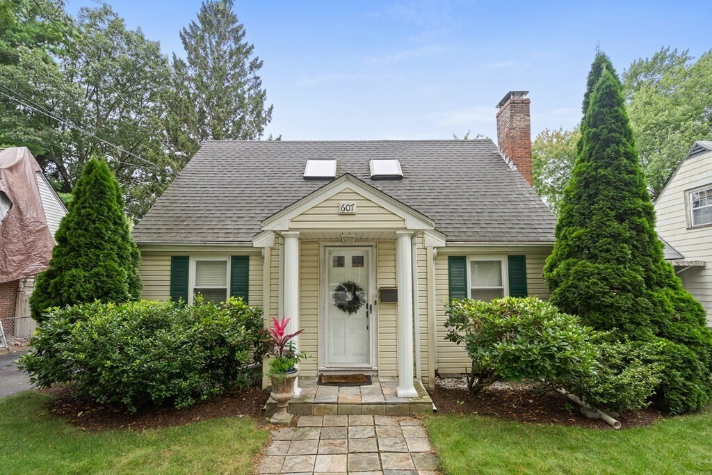 Property Photo:  607 Poplar St  MA 02131 