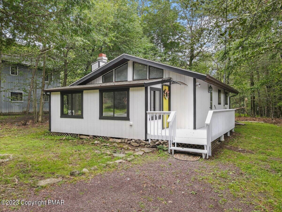 Property Photo:  3015 Briarwood Drive  PA 18466 