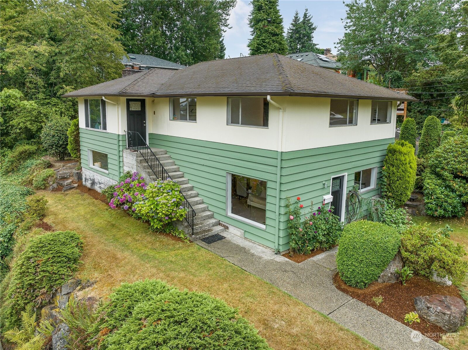 Property Photo:  5400 30th Avenue S  WA 98108 
