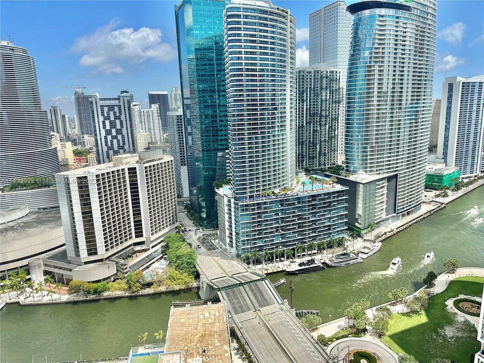 Property Photo:  500 Brickell Ave 2003  FL 33131 