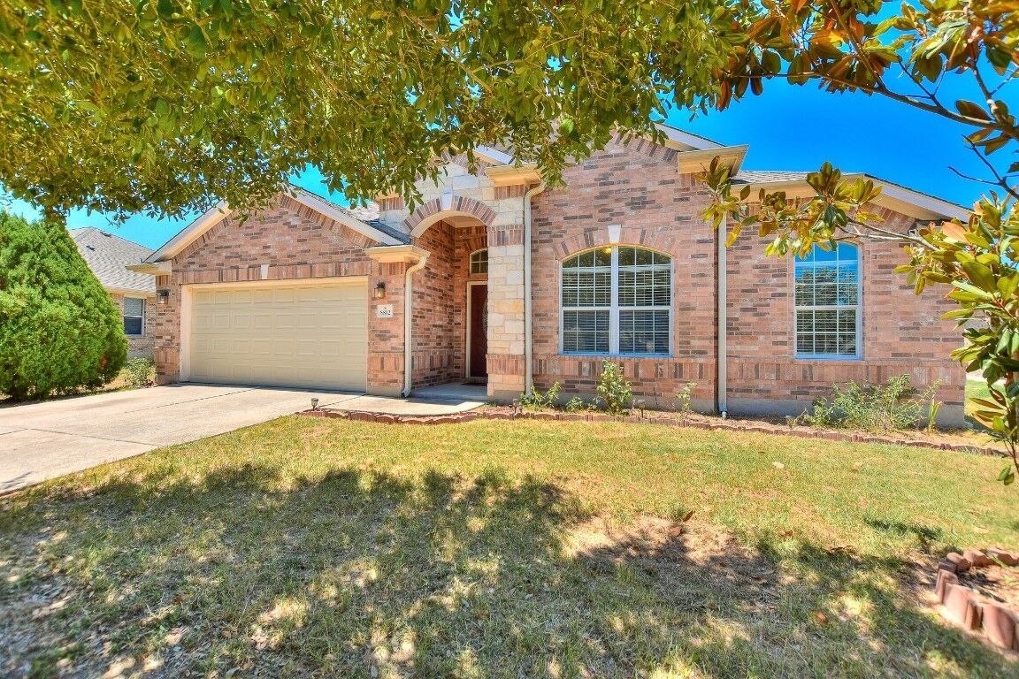 Property Photo: 6812 Tulloch Way TX 78754