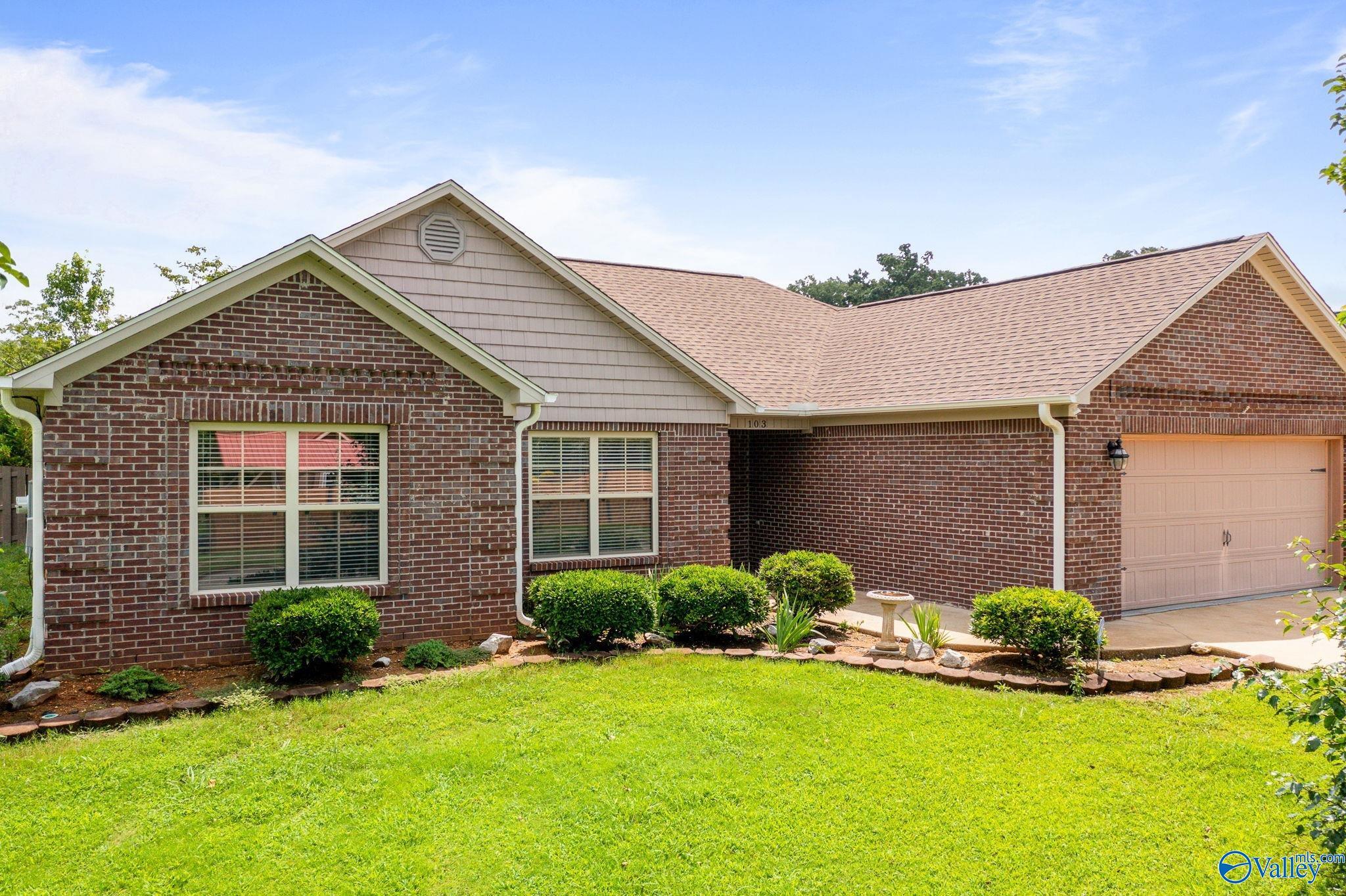 Property Photo:  103 Beacon Bay Circle  AL 35773 