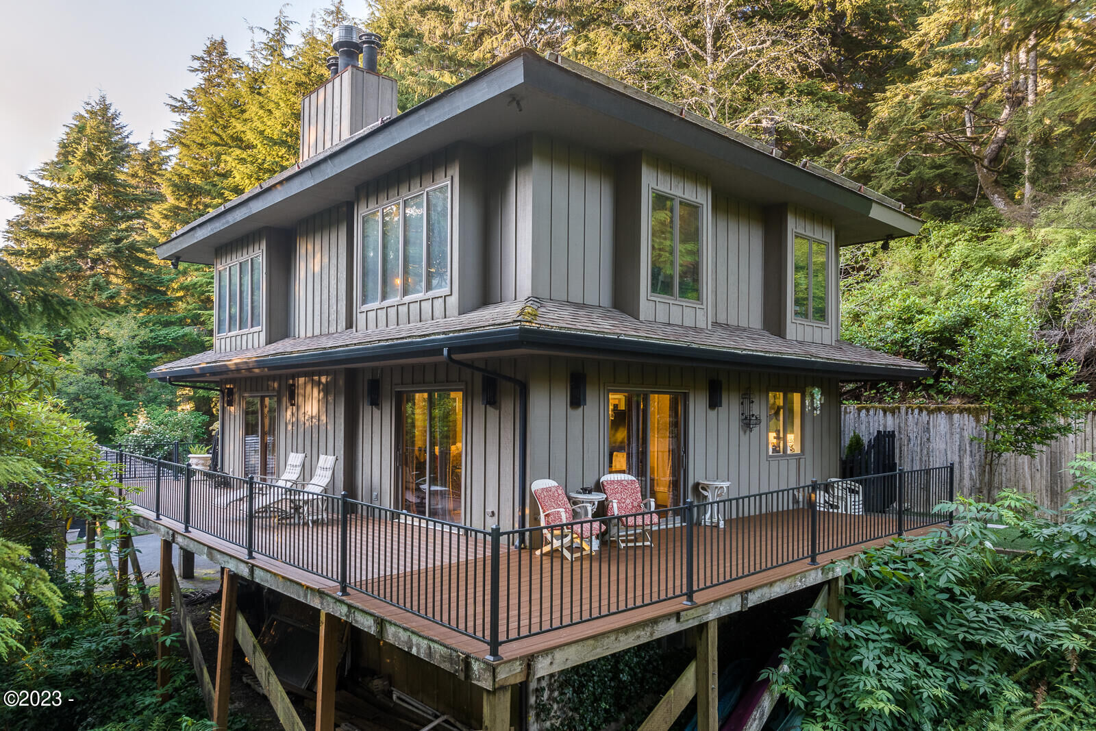 Property Photo: 490 Fairway Drive OR 97388