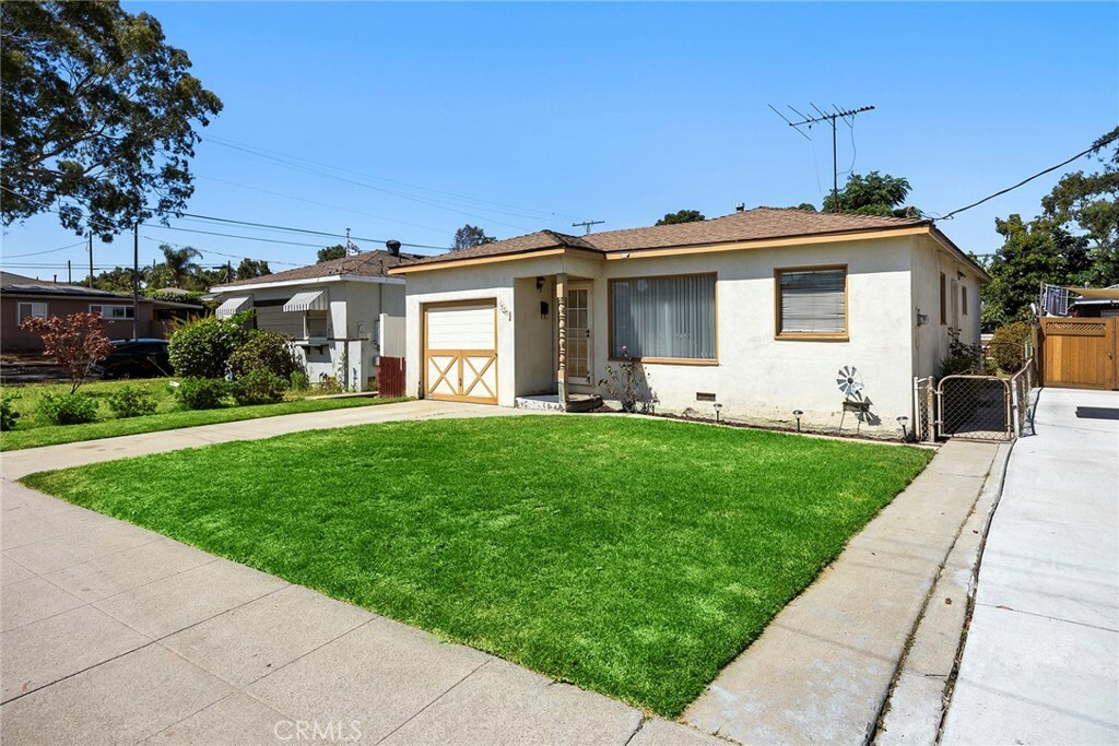 Property Photo:  1707 Van Tress Ave  CA 90744 